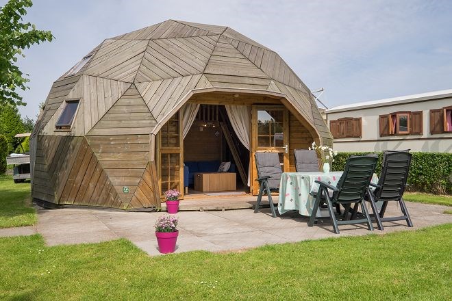 The wooden igloo at Camping 't Weergors