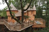 Treehouses with a castle look in France