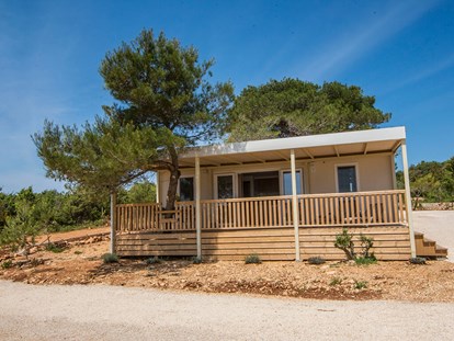 Luxuscamping - Unterkunft alleinstehend - Zadar - Campingplatz Ugljan - Meinmobilheim Premium 2 bedrooms auf dem Campingplatz Ugljan