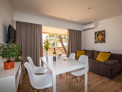Luxuscamping - TV - Dalmatien - Campingplatz Ugljan - Meinmobilheim Premium 2 bedrooms auf dem Campingplatz Ugljan