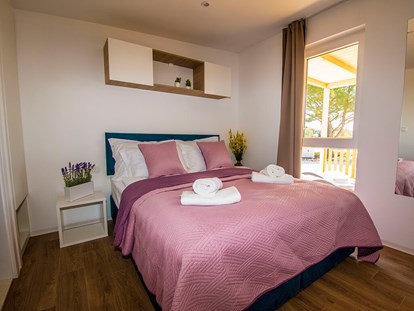 Luxuscamping - Preisniveau: exklusiv - Dalmatien - Campingplatz Ugljan - Meinmobilheim Premium 2 bedrooms auf dem Campingplatz Ugljan
