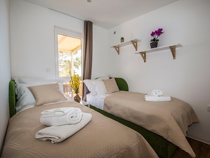 Luxuscamping - Kühlschrank - Zadar - Campingplatz Ugljan - Meinmobilheim Premium 2 bedrooms auf dem Campingplatz Ugljan