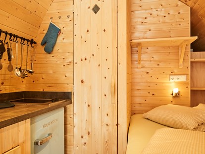 Luxuscamping - Kochmöglichkeit - Tirol - Camping Dreiländereck in Tirol Woodlodges Tannen- und Fichtenhütte