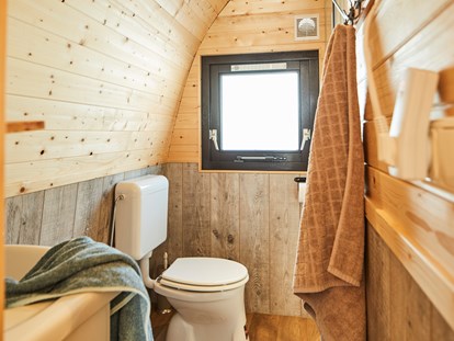 Luxury camping - Unterkunft alleinstehend - Oberinntal - Camping Dreiländereck in Tirol Woodlodges Tannen- und Fichtenhütte