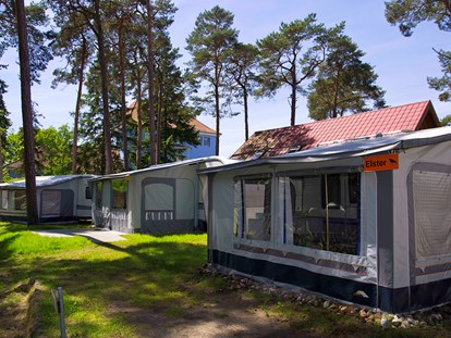 Luxury camping - Parkplatz bei Unterkunft - Ostseeküste - Camping Pommernland Mietwohnwagen