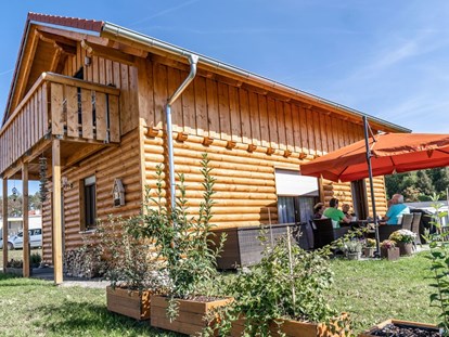 Luxuscamping - Preisniveau: gehoben - Landhaus mit Terrasse und Balkon - Camping & Ferienpark Orsingen Landhaus auf Camping & Ferienpark Orsingen