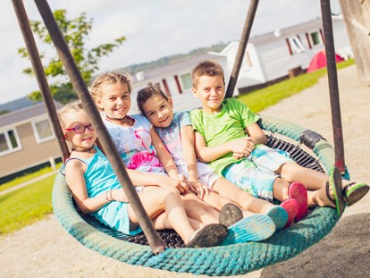 Luxury camping - Terrasse - Kinderspielplätze - Camping & Ferienpark Orsingen Landhaus auf Camping & Ferienpark Orsingen