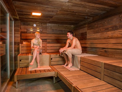 Luxuscamping - Terrasse - Kräuter Sauna im Alfen Saunaland - Alfsee Ferien- und Erlebnispark Großes Germanenhaus für 6 Personen am Alfsee Ferienpark