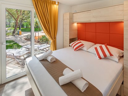 Luxuscamping - Kühlschrank - Istrien - Camping Resort Lanterna - Meinmobilheim Maro Premium Family auf dem Lanterna Premium Camping Resort