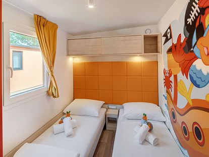 Luxuscamping - Terrasse - Tar - Camping Resort Lanterna - Meinmobilheim Maro Premium Family auf dem Lanterna Premium Camping Resort