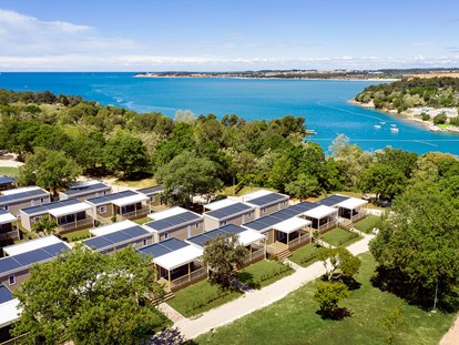 Luxuscamping - Kühlschrank - Istrien - Camping Resort Lanterna - Meinmobilheim Premium Family auf dem Lanterna Premium Camping Resort
