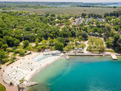 Luxuscamping - getrennte Schlafbereiche - Kroatien - Camping Resort Lanterna - Meinmobilheim Premium Family auf dem Lanterna Premium Camping Resort