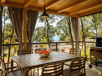 Luxuscamping - getrennte Schlafbereiche - Poreč - Istra Premium Camping Resort - Meinmobilheim Bella Vista Premium auf dem Istra Premium Camping Resort