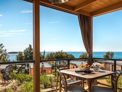Luxuscamping - Preisniveau: exklusiv - Istrien - Istra Premium Camping Resort - Meinmobilheim Bella Vista Premium Camping Chalet auf dem Istra Premium Camping