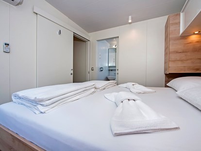 Luxuscamping - Preisniveau: exklusiv - Istrien - Campingplatz Puntica - Meinmobilheim Mediteran Premium auf dem Campingplatz Puntica