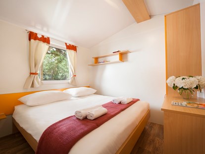 Luxuscamping - getrennte Schlafbereiche - Kroatien - Campingplatz Valkanela - Meinmobilheim Premium auf dem Campingplatz Valkanela