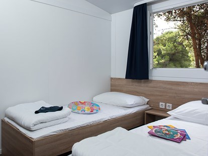Luxuscamping - getrennte Schlafbereiche - Pula - Campingplatz Pineta - Meinmobilheim Vanga auf dem Campingplatz Pineta