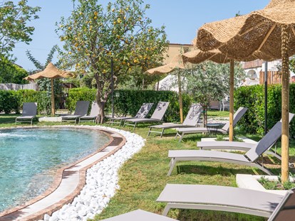 Luxury camping - Italy - Pool und Solarium - Procida Camp & Resort - GOOUTSIDE Procida Camp & Resort - La Caravella