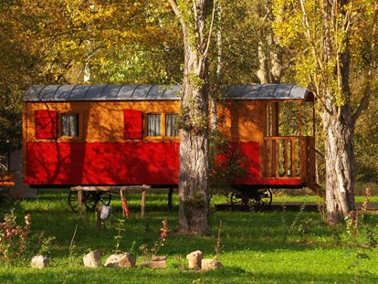 Luxury camping - Dusche - Auvergne - CosyCamp Zirkuswagen auf CosyCamp