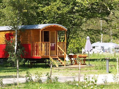 Luxury camping - Kochmöglichkeit - Haute Loire - CosyCamp Zirkuswagen auf CosyCamp