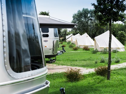 Luxuscamping - Kochmöglichkeit - Cavallino - Camping Ca' Savio Airstreams auf Camping Ca' Savio