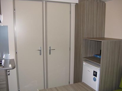 Luxury camping - Terrasse - Moselle / Müllerthal / Grevenmacher - Kuhlschrank - Camping Neumuehle Muellerthal Mercure MobilHeim Glamping Neumuhle Luxemburg. 4 Pers. 2 Schlaffzimmer. Douche. Wc.