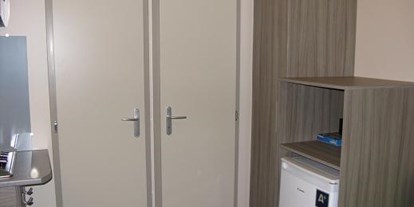 Luxuscamping - Luxemburg - Kuhlschrank - Camping Neumuehle Muellerthal Mercure MobilHeim Glamping Neumuhle Luxemburg. 4 Pers. 2 Schlaffzimmer. Douche. Wc.