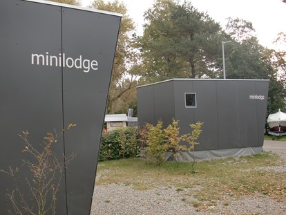 Luxuscamping - Terrasse - Deutschland - Unsere Minilodges stehen in der Nähe des Bodensees. - Camping Park Gohren Minilodges Camping Park Gohren