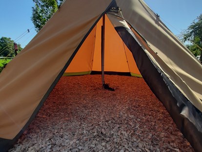 Luxury camping - Region Schwaben - Hier gehts rein ins Tipi. - Camping Park Gohren Tipis Camping Park Gohren