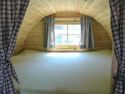 Luxuscamping - Art der Unterkunft: spezielle Unterkunft - Bayern - Im Fass befindet sich auch eine Steckdose, Heizung und Licht. - Lech Camping Schlaf-Fass bei Lech Camping