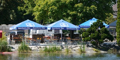 Luxuscamping - Art der Unterkunft: Schlaffass - Deutschland - Hier ein Blick vom See auf die Seeterrasse unseres Restaurants. - Lech Camping Schlaf-Fass bei Lech Camping