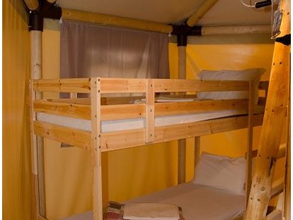 Luxury camping - barrierefreier Zugang - Italy - Glamping-Zelte: Schlafzimmer mit Etagenbett - Camping Rialto Glampingzelte auf Camping Rialto