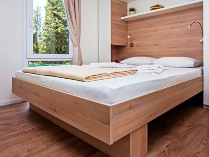 Luxuscamping - getrennte Schlafbereiche - Kroatien - CampingIN Park Umag - Meinmobilheim Mediteran Comfort Family auf dem CampingIN Park Umag