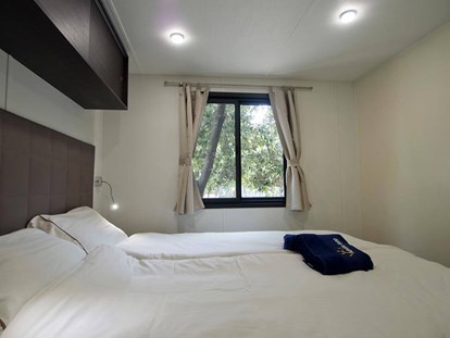 Luxuscamping - Kühlschrank - Istrien - Camping Resort Lanterna - Meinmobilheim Moda Plus auf dem Lanterna Premium Camping Resort