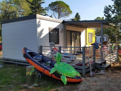 Luxuscamping - Kühlschrank - Istrien - Camping Resort Lanterna - Meinmobilheim Moda Plus auf dem Lanterna Premium Camping Resort