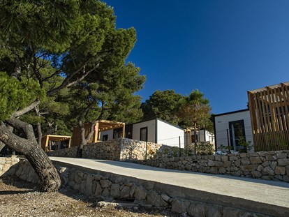 Luxuscamping - Kochmöglichkeit - Dalmatien - Campingplatz Kozarica - Meinmobilheim Superior auf dem Campingplatz Kozarica