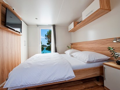 Luxuscamping - getrennte Schlafbereiche - Dalmatien - Campingplatz Kozarica - Meinmobilheim Superior auf dem Campingplatz Kozarica