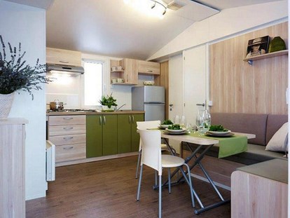 Luxuscamping - Kochmöglichkeit - Dalmatien - Campingplatz Kozarica - Meinmobilheim Lux auf dem Campingplatz Kozarica