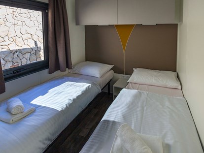Luxuscamping - Dusche - Dalmatien - Olivia Green Camping - Meinmobilheim Deluxe Camping Villa Seaview auf dem Olivia Green Camping