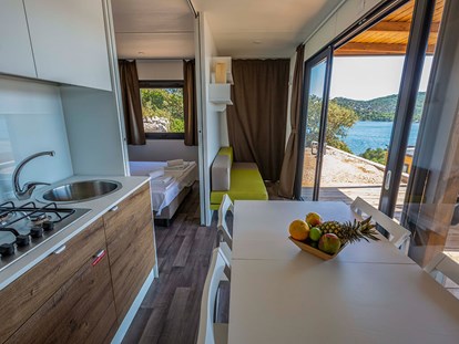 Luxuscamping - Dusche - Zadar - Šibenik - Olivia Green Camping - Meinmobilheim Luxury Couple Camping Suite Seaview auf dem Olivia Green Camping