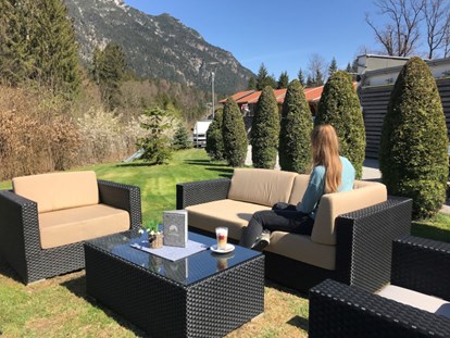 Luxury camping - Heizung - Bavaria - Bistro Lounge - Camping Resort Zugspitze Berghütten Premium im Camping Resort Zugspitze