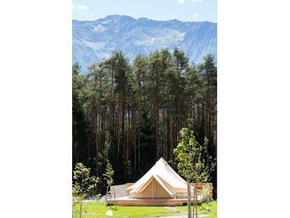 Luxuscamping - Kühlschrank - Tirol - Glampingzelt mit privater Holzterrasse in idyllischer Lage - Camping Gerhardhof Sonnenplateau Camping Gerhardhof
