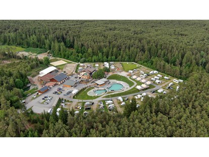 Luxury camping - Preisniveau: gehoben - Tyrol - Luftaufnahme des Gerhardof Areals - Camping Gerhardhof Sonnenplateau Camping Gerhardhof