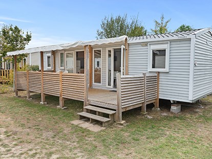 Luxury camping - Terrasse - Brittany - Camping Saint Jacques - Vacanceselect Mobilheim Moda 6 Personen 3 Zimmer 2 Badezimmer von Vacanceselect auf Camping Saint Jacques