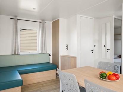 Luxury camping - Sonnenliegen - Aude - Camping Falaise Narbonne-Plage - Vacanceselect Mobilheim Premium 6 Personen 3 Zimmer von Vacanceselect auf Camping Falaise Narbonne-Plage