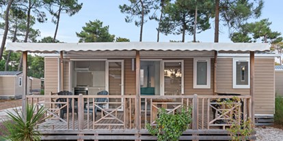 Luxuscamping - Grill - Camping Les Vignes - Vacanceselect Mobilheim Premium 6 Personen 3 Zimmer von Vacanceselect auf Camping Les Vignes