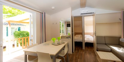 Luxury camping - Dusche - Camping Les Vignes - Vacanceselect Mobilheim Premium 6 Personen 3 Zimmer von Vacanceselect auf Camping Les Vignes
