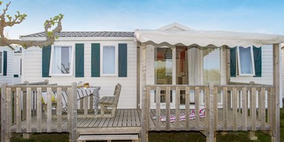 Luxuscamping - Klimaanlage - Gironde - Camping Les Catalpas - Vacanceselect Mobilheim Cosy 6 Personen 3 Zimmer AC von Vacanceselect auf Camping Les Catalpas