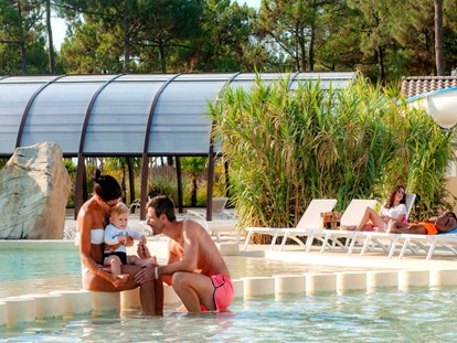 Luxury camping - Dusche - Gironde - Camping Atlantic Club Montalivet - Vacanceselect Safarizelt 5/6 Personen 3 Zimmer Badezimmer von Vacanceselect auf Camping Atlantic Club Montalivet