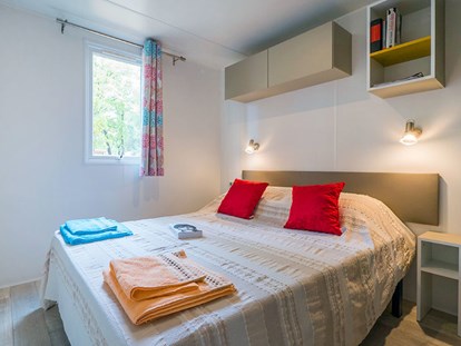 Luxury camping - Preisniveau: exklusiv - Hérault - Camping Le Palavas - Vacanceselect Mobilheim Moda 6 Personen 3 Zimmer Klimaanlage von Vacanceselect auf Camping Le Palavas